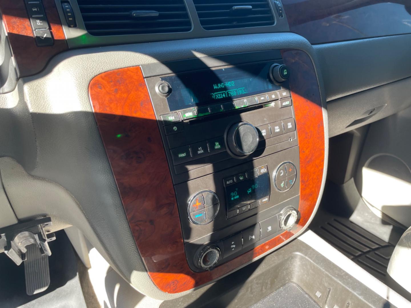 2011 BLACK CHEVROLET AVALANCHE LT (3GNMCFE09BG) with an 5.3L engine, Automatic transmission, located at 5103 Dorchester Rd., Charleston, SC, 29418-5607, (843) 767-1122, 36.245171, -115.228050 - Leather, CD/AUX/Sat, backup Camera, Dual Climate Control, Power Everything (windows, locks, seats, mirrors), All-weather Mats, Keyless Entry, Running Boards, Tow Package, Alloy Wheels. 174k miles Located at New Life Auto Sales! 2023 WINNER for Post & Courier's Charleston's Choice Pre-owned Car Deale - Photo#15